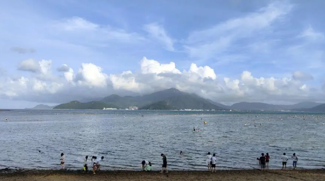 海邊沙灘防偷渡、防溺水監(jiān)控使用球形轉臺設備的優(yōu)勢包括哪些！